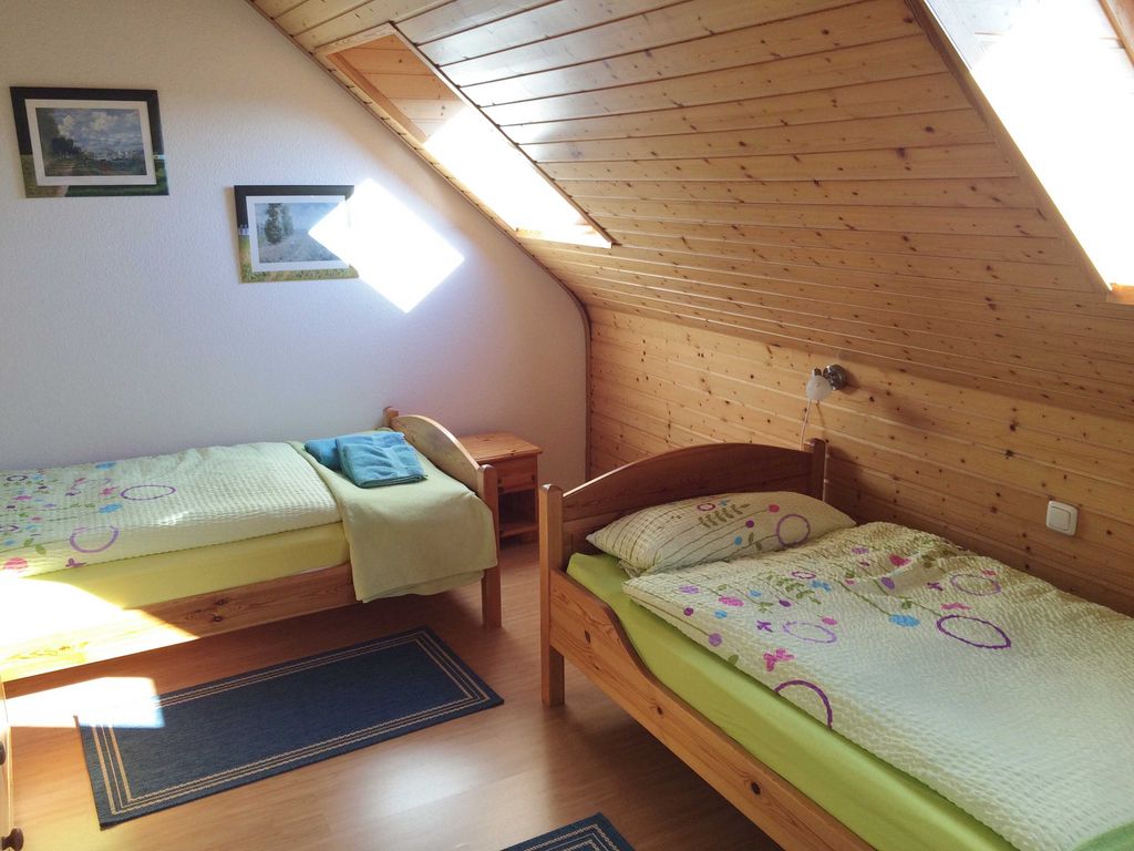 Schlafzimmer mit 2 Einzelbetten