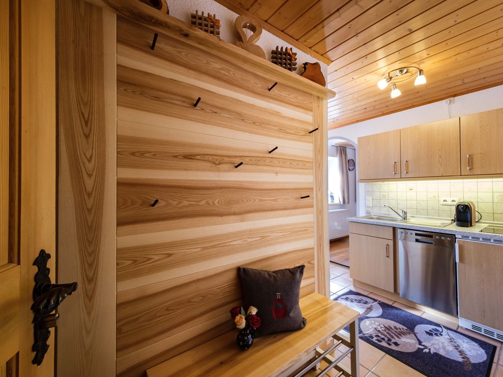 Wohnungseingang mit Garderobe