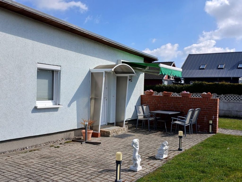 Außenansicht mit Sitzbereich