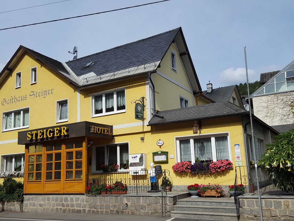 Eingang von der Straße Hotel und Restaurant