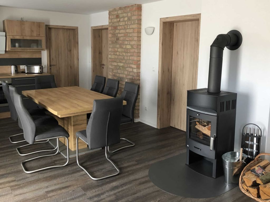 Wohnzimmer mit Kamin