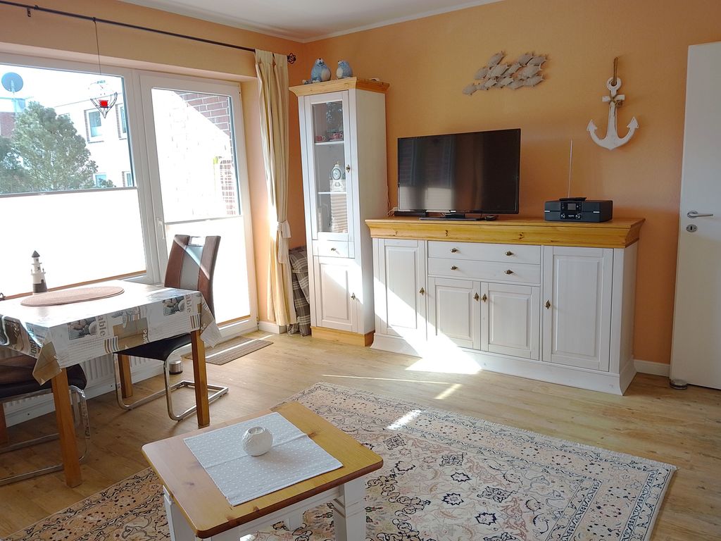 Wohnzimmer mit Zugang zum Ostbalkon