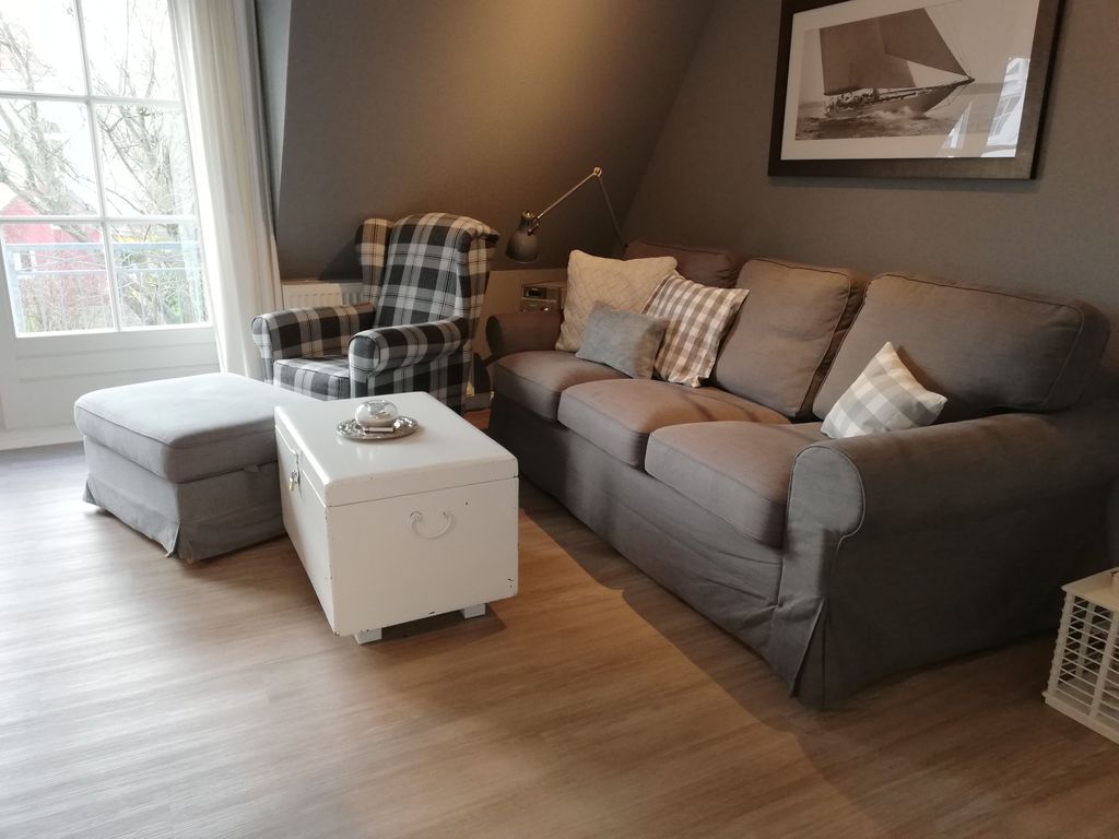 modern eingerichtetes Wohnzimmer