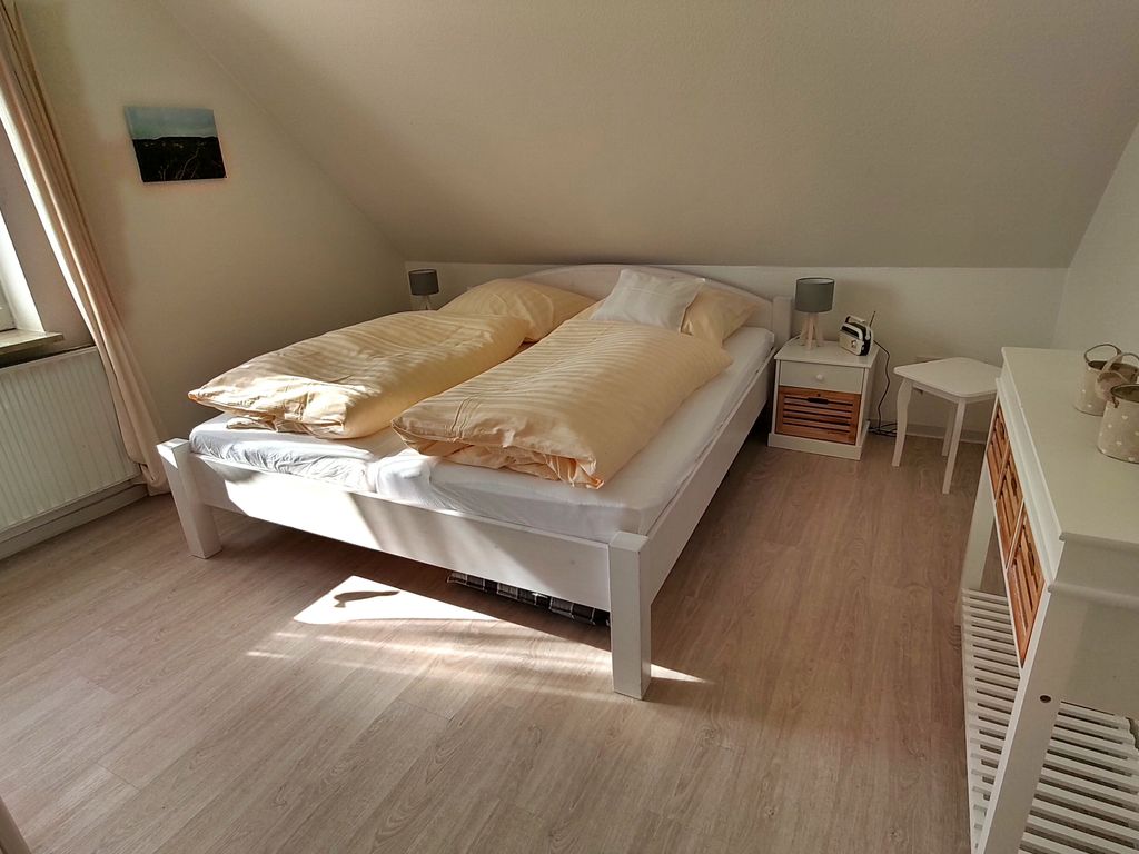 Schlafzimmer mit Doppelbett