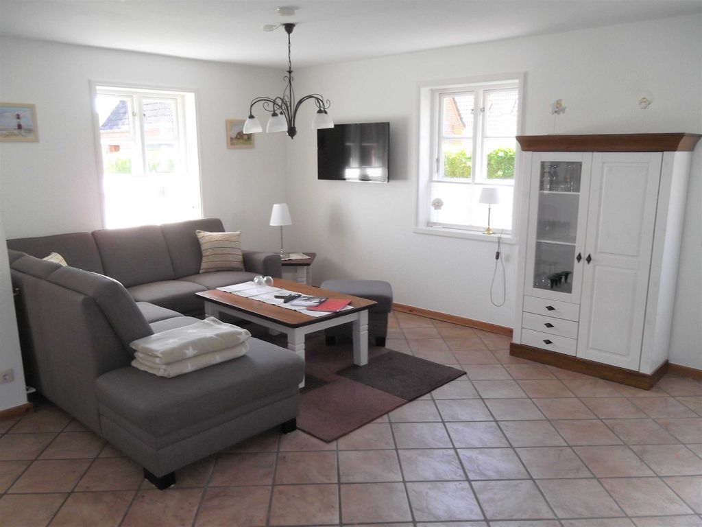 großzügiges Wohnzimmer