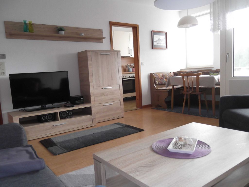 Wohnzimmer mit Blick zur Küche