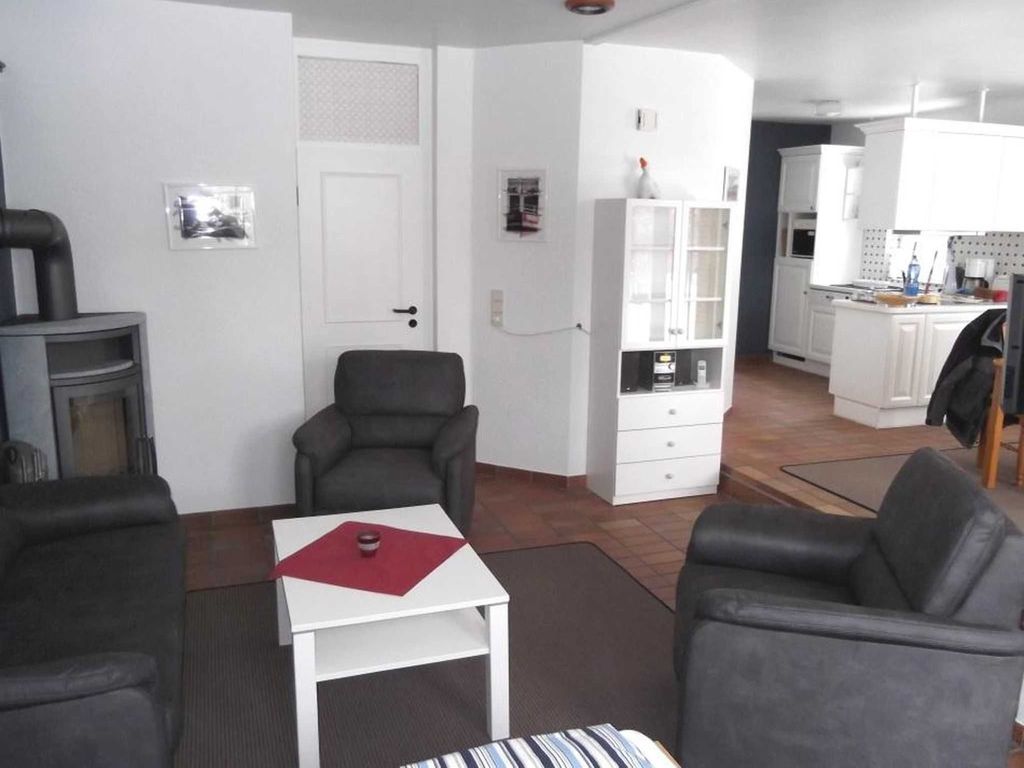 Wohnzimmer mit offener Küche