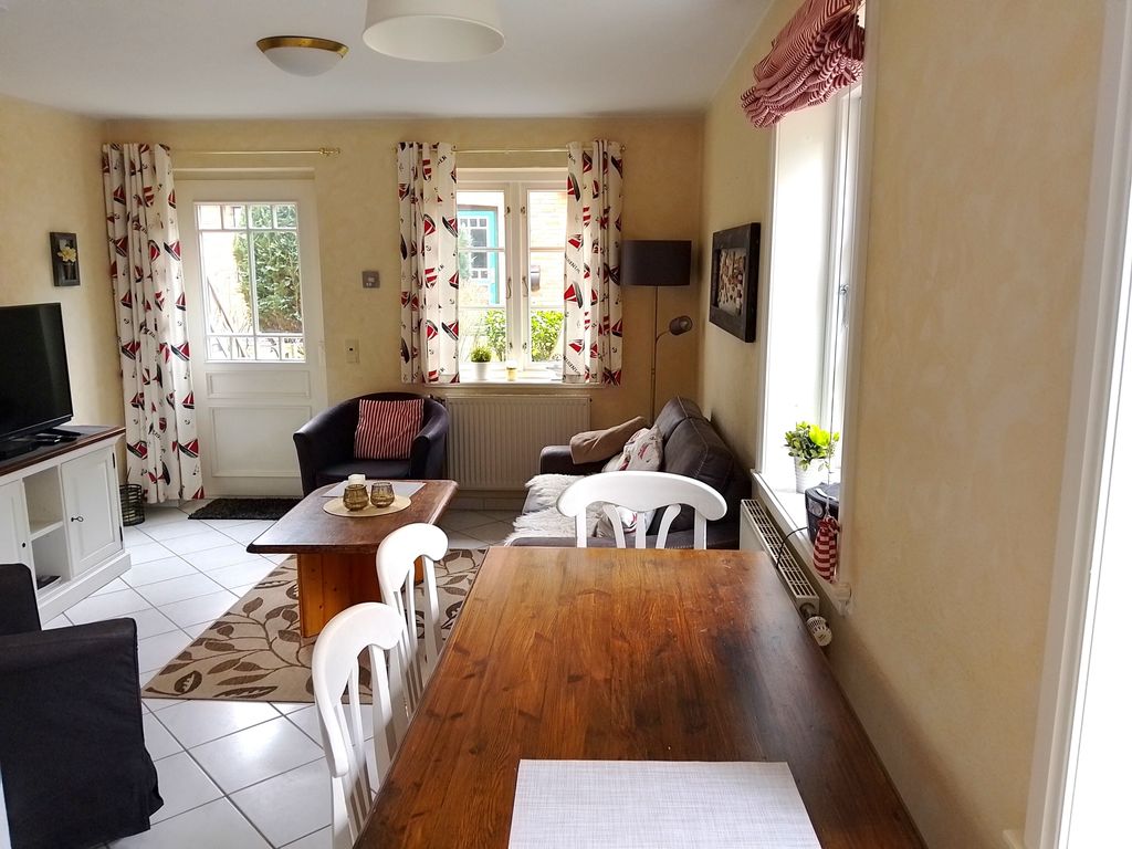 Wohnzimmer mit Zugang zur Terrasse