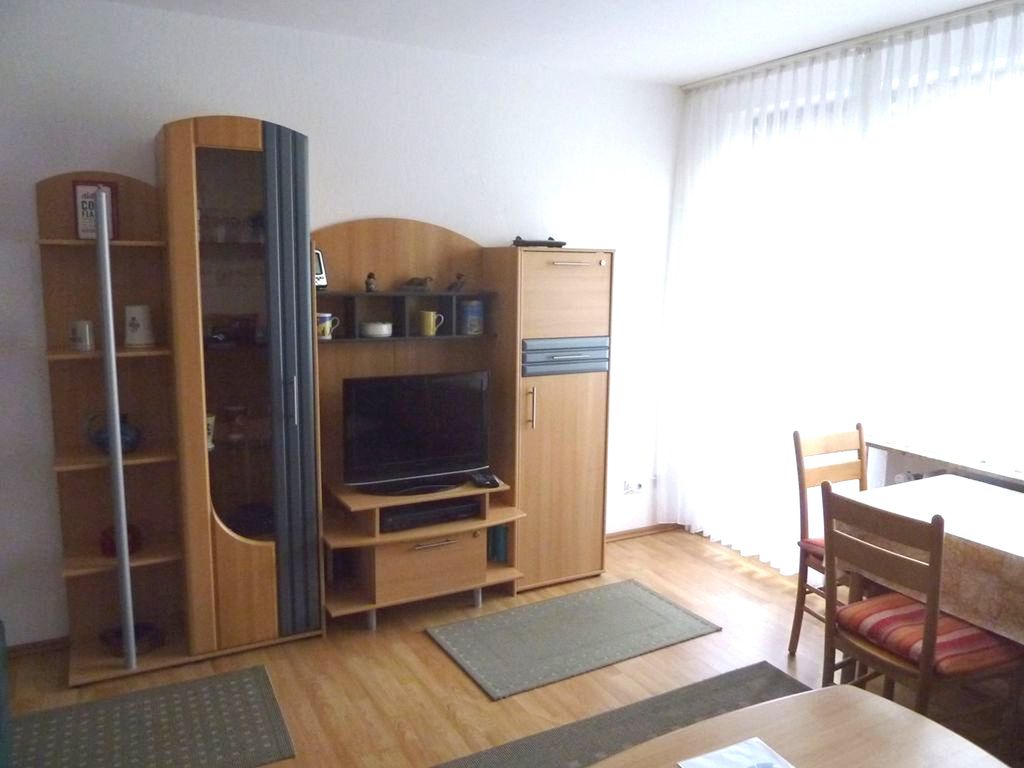 Wohnzimmer mit Zugang zur Terrasse