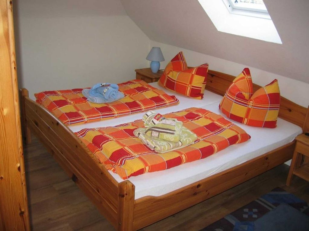 Schlafzimmer mit Doppelbett