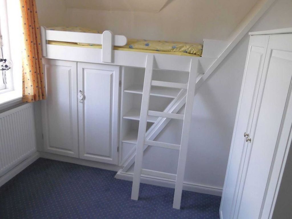 Schlafzimmer mit 2 Einzelbetten (1 Hochbett)