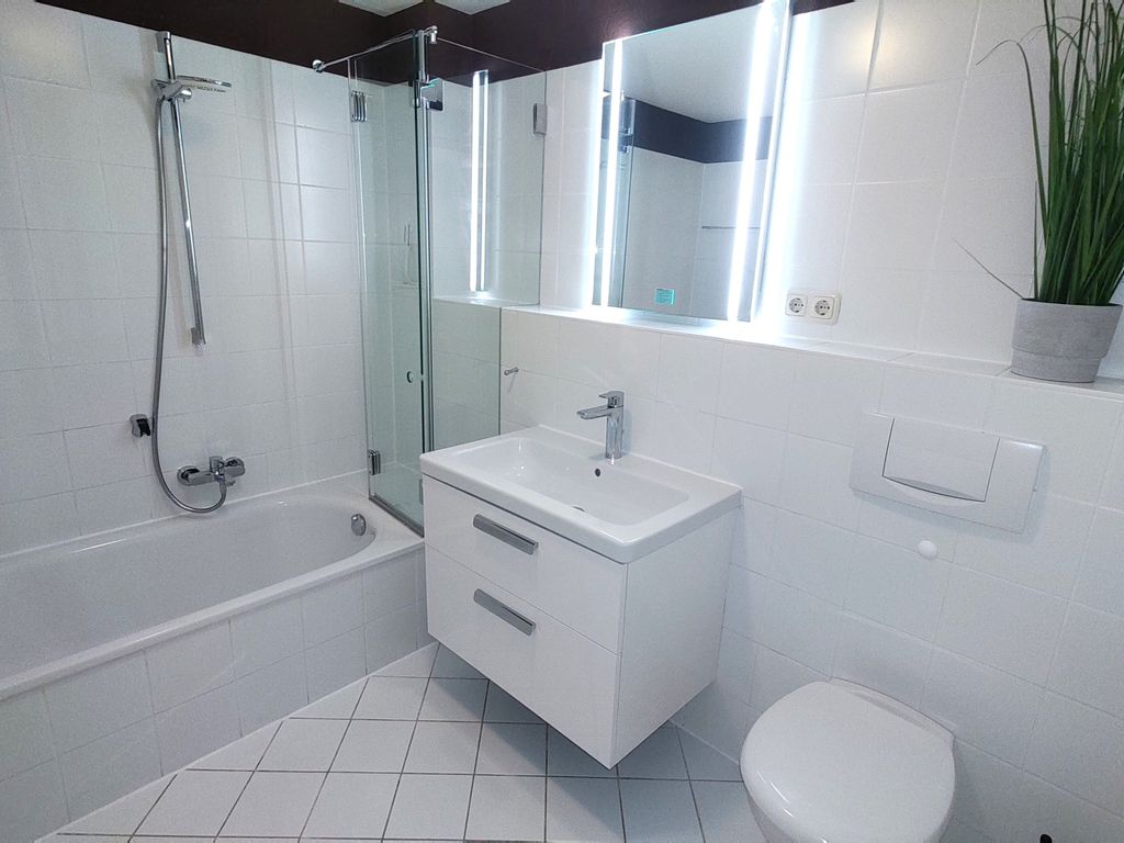 modernes Wannenbad