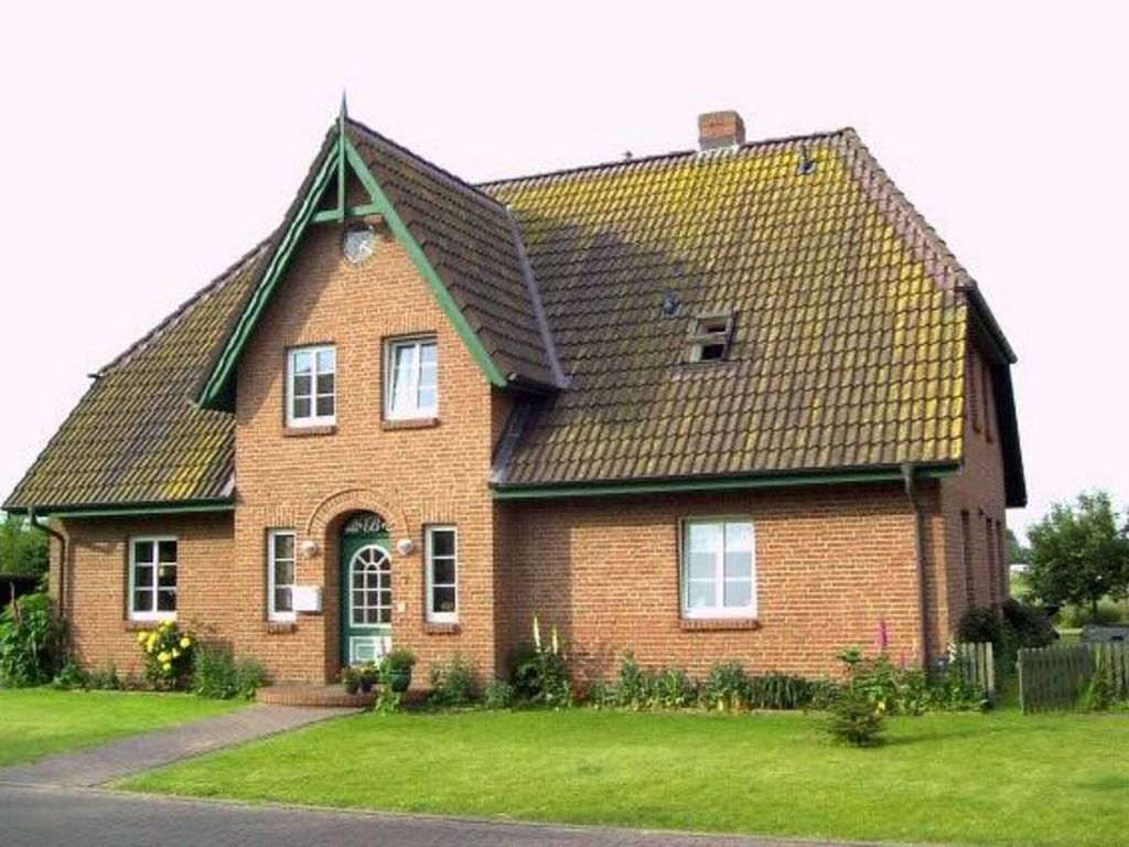 Ruhige Seitenstrasse mit Stellplatz vorm Haus