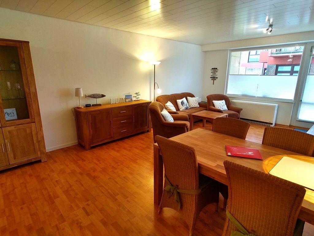 gemütliches Wohnzimmer, mit Essecke und zwei ausklappbaren Betten.