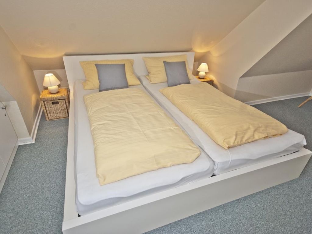 Schlafzimmer 1
