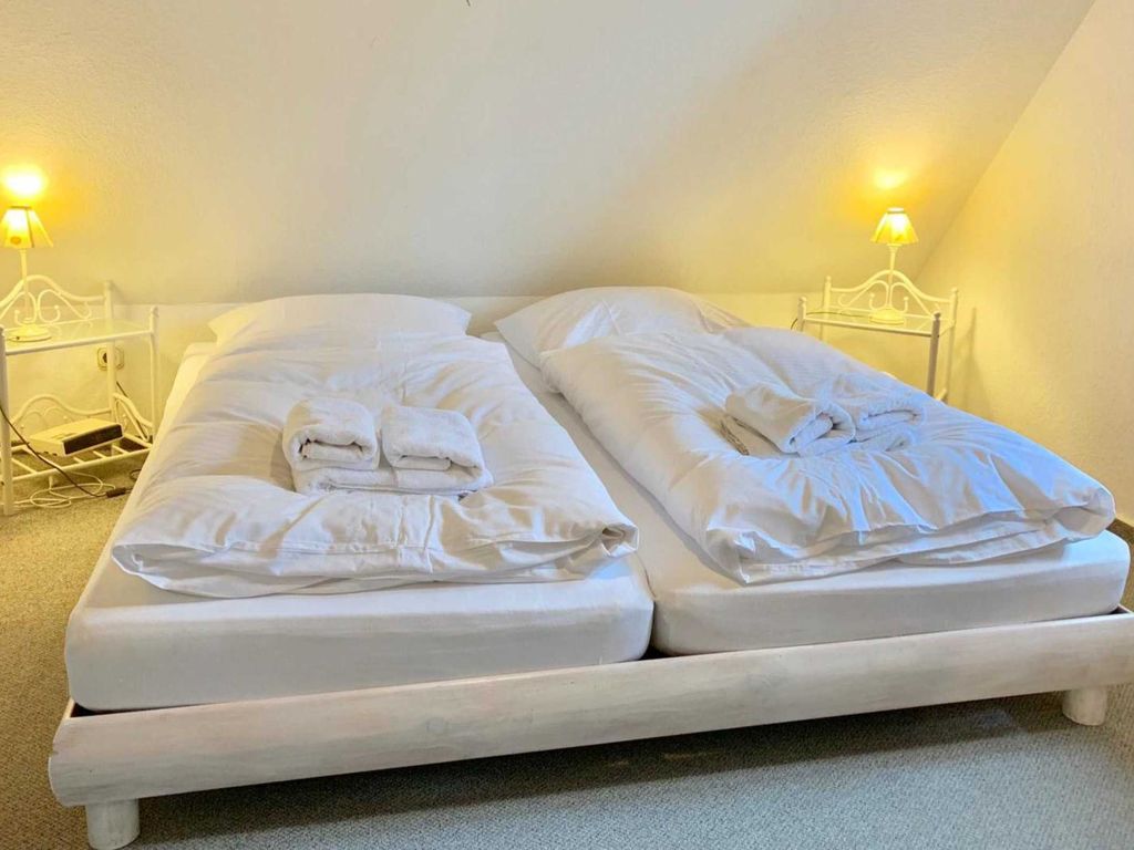 Schlafzimmer mit Doppelbett