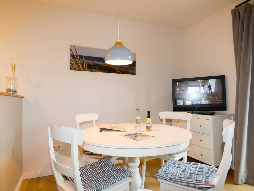 Essbereich mit Fernseher