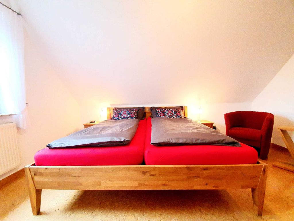 Schlafzimmer mit Doppelbett 2x2m