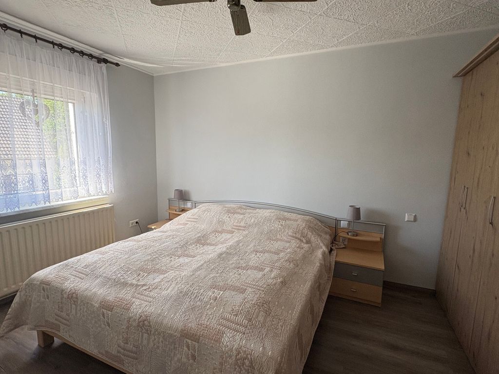 Schlafzimmer mit Doppelbett