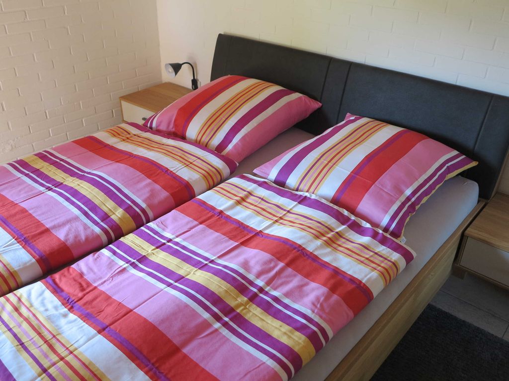 Das Elternschlafzimmer mit Doppelbett 1,80m x 2,00 m.