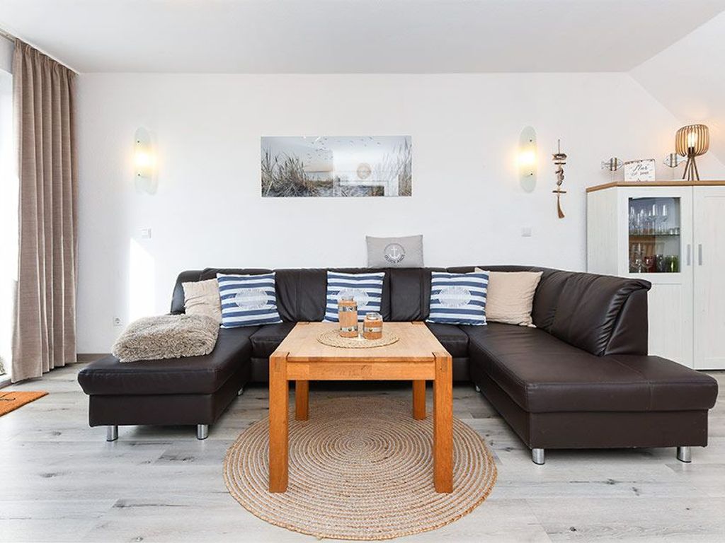 Wohnzimmer mit integriertem Küchenbereich