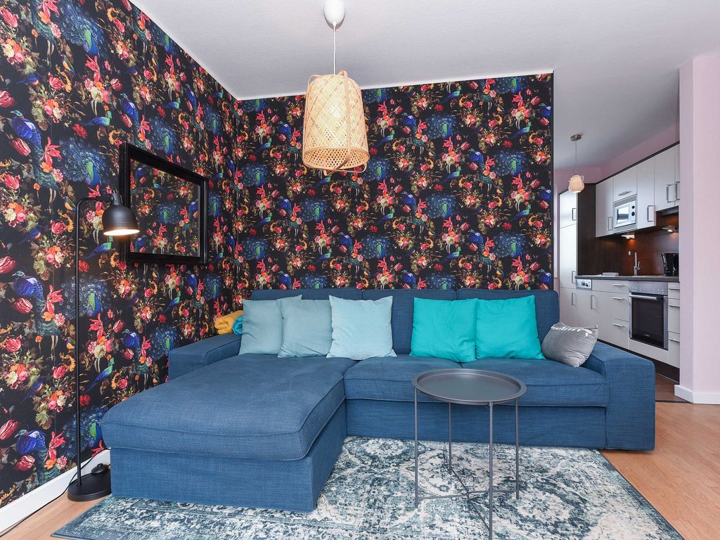 Wohnzimmer mit integriertem Küchenbereich