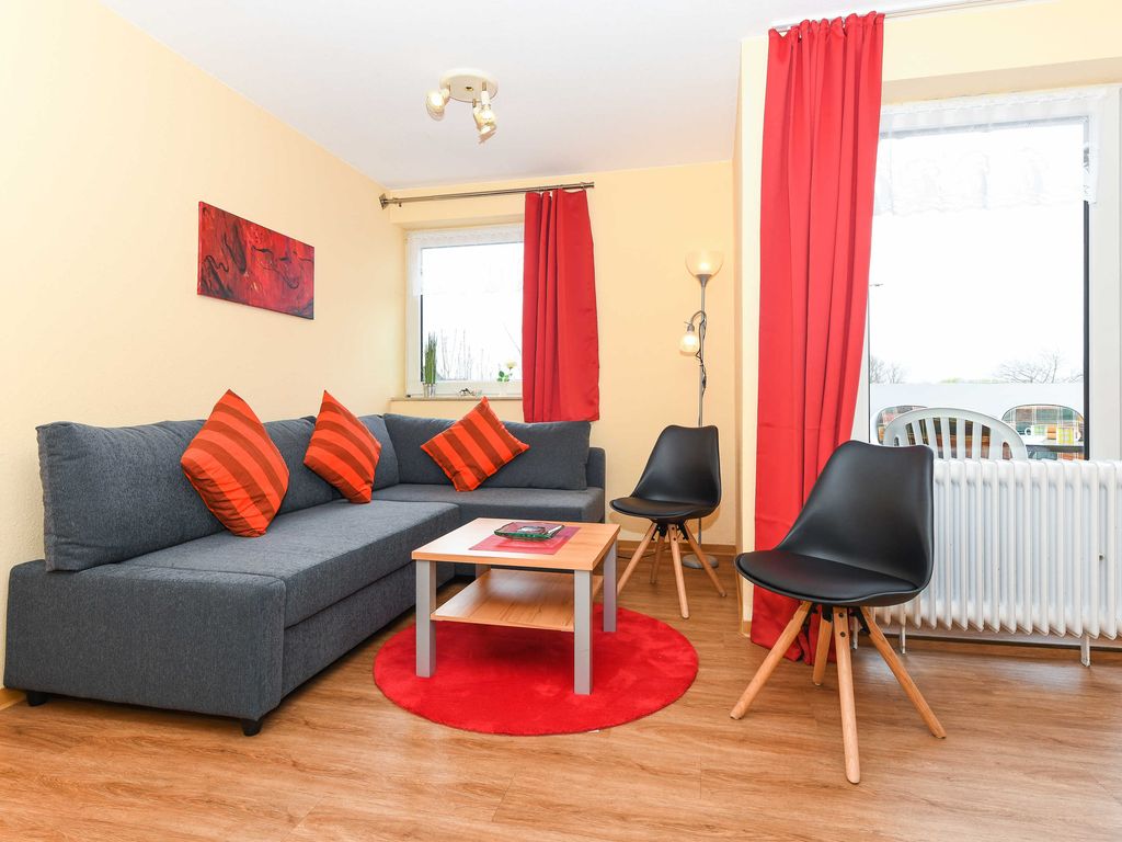 Wohnzimmer mit integriertem Küchenbereich