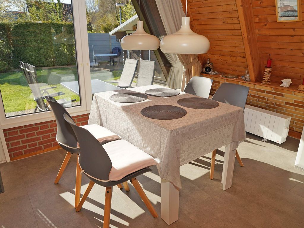 Esstisch im Wohnzimmer