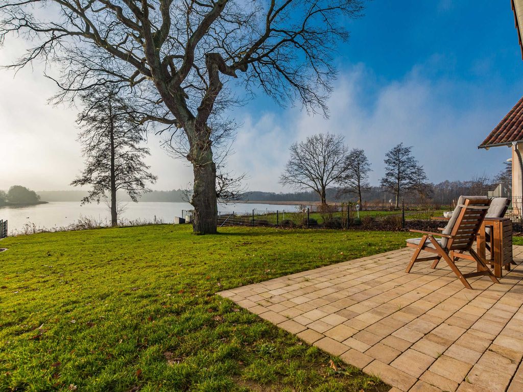 Terrasse mit Blick auf den See