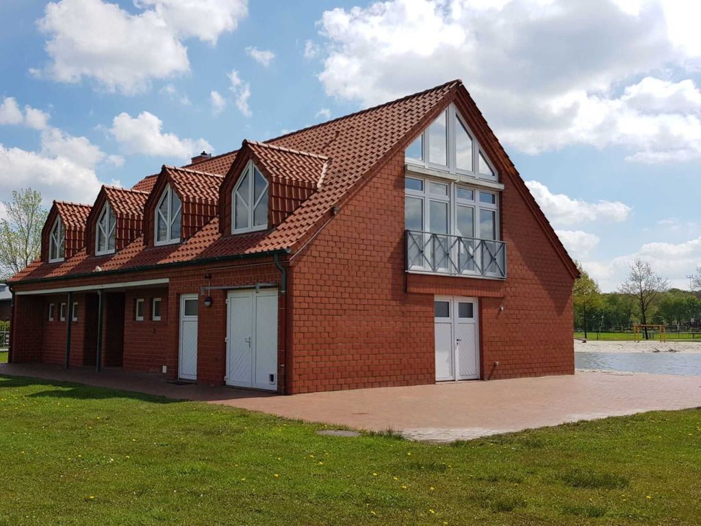Sanitärgebäude am Ihler Meer - im OG befindet sich die Ferienwohnung