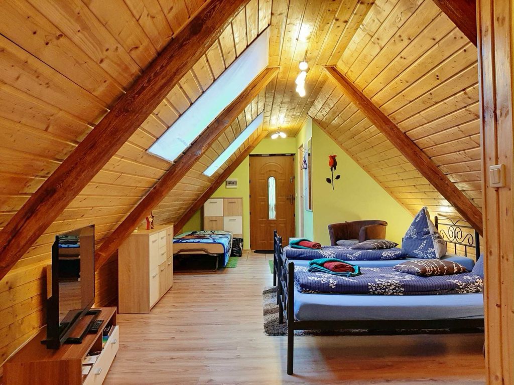 Ferienwohnung Kamila 2 mit zwei getrennt stehenden Betten und einem Gästebett