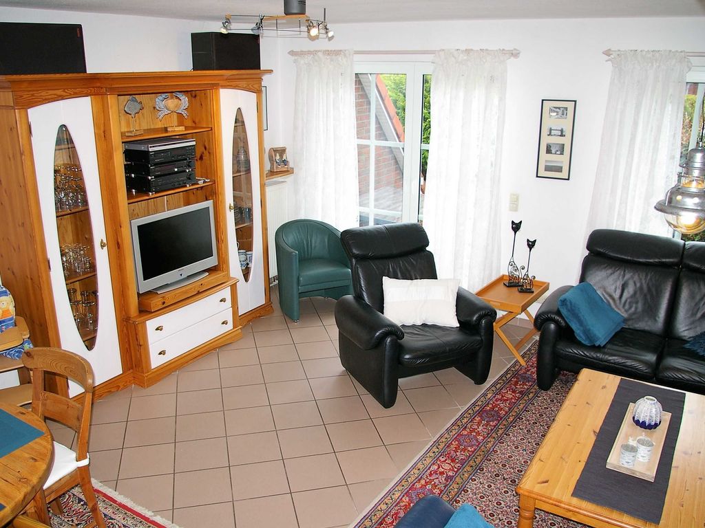 Wohnbereich mit TV und Mediageräten