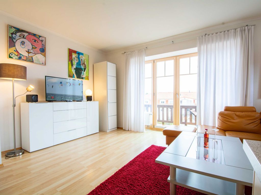 Der Wohnbereich mit Zugang zur Terrasse