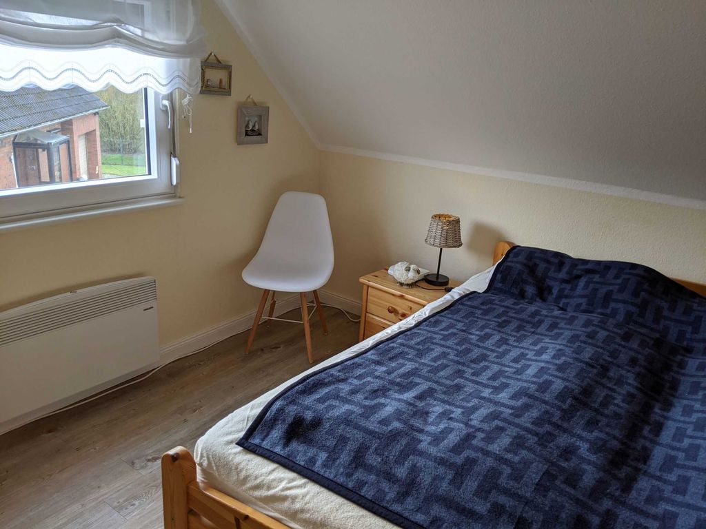 Schlafzimmer mit Doppelbett im OG
