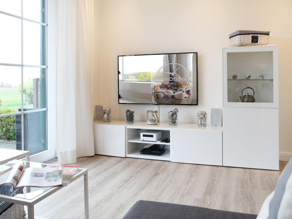 Strandsegler - Blick vom Sofa auf den TV