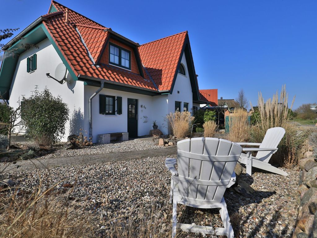 Strandsegler - Blick auf den Sitzbereich vor dem Haus
