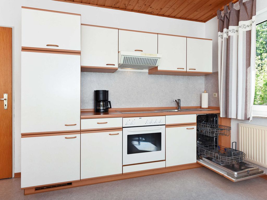 Wohnzimmer mit integriertem Küchenbereich