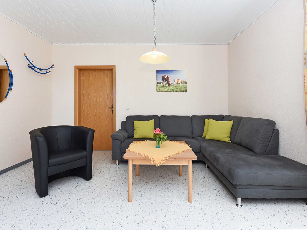 Wohnzimmer mit integriertem Küchenbereich