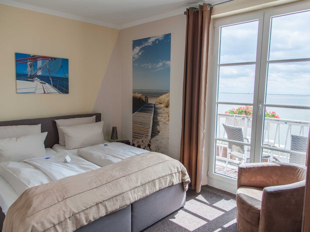 Doppelzimmer mit Balkon und Meerblick