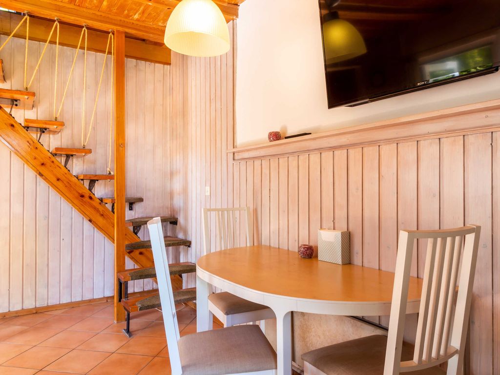 Wohnbreich mit Treppe zur oberen Etage