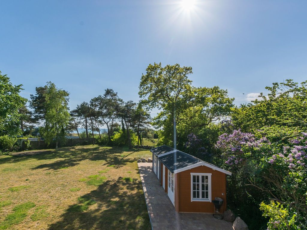 Ausblick vom Balkon in den Garten