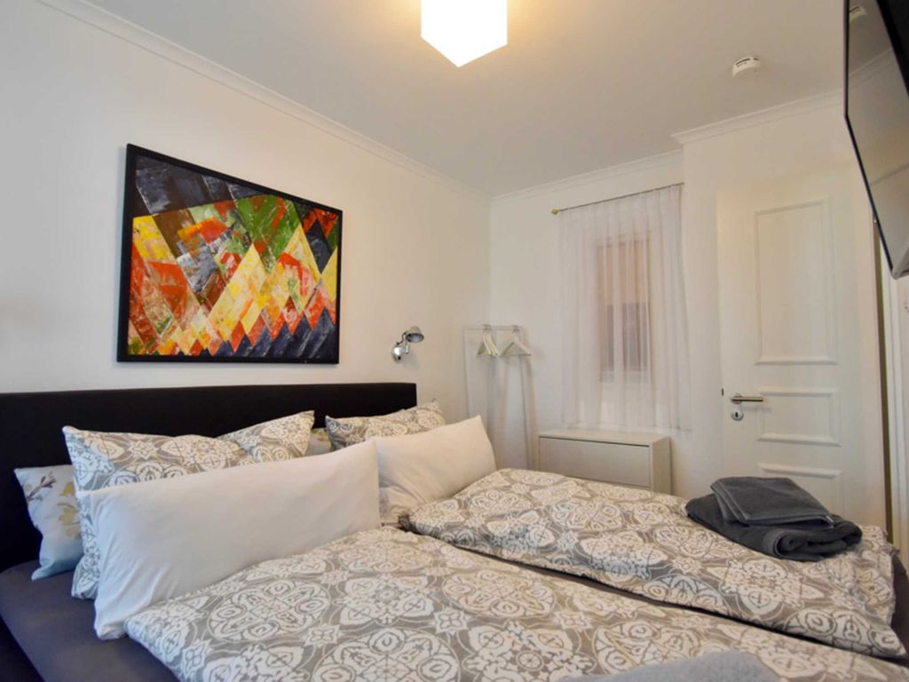 Schlafzimmer 1