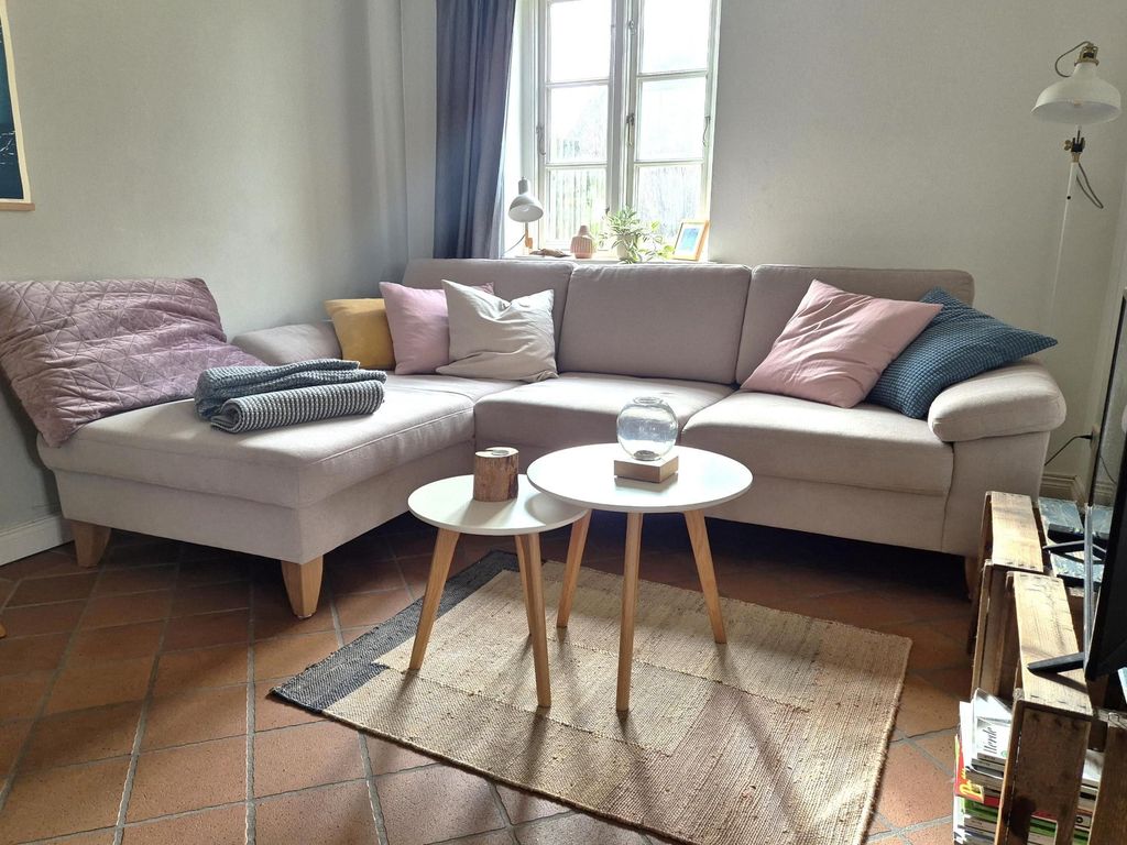 Neues Sofa mit verstellbaren Rückenlehnen