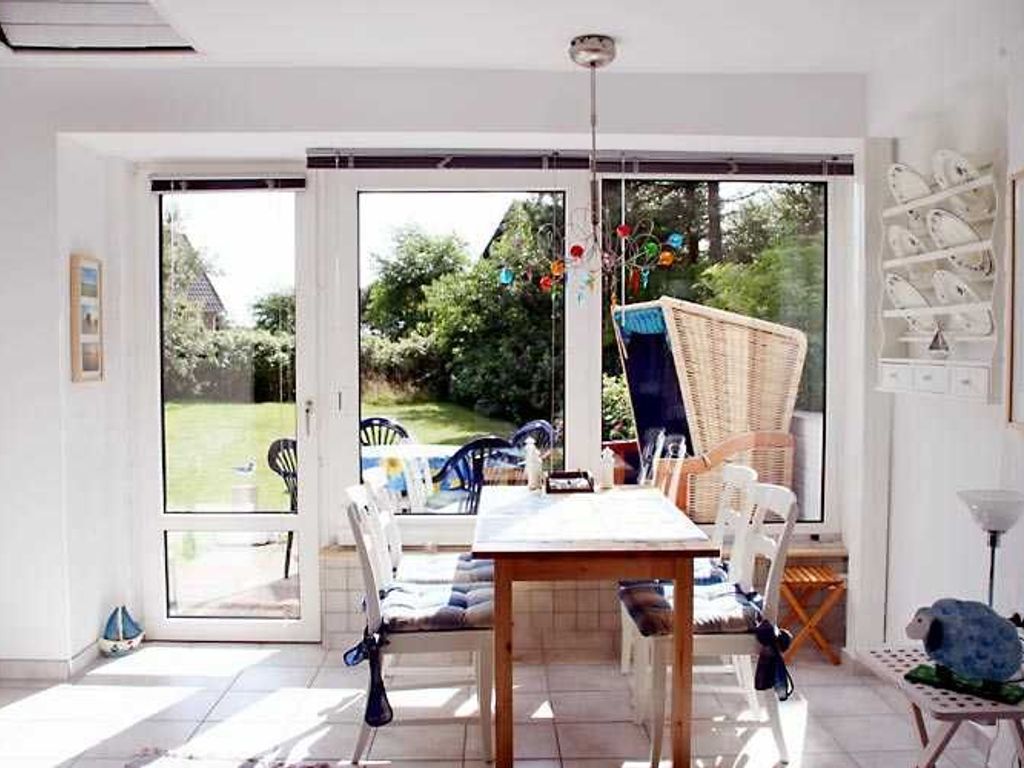 Ein Platz an der Sonne. Und für das andere Wetter ist das Wohnzimmer mit Sat-TV, DVD und CD-Player ausgestattet.