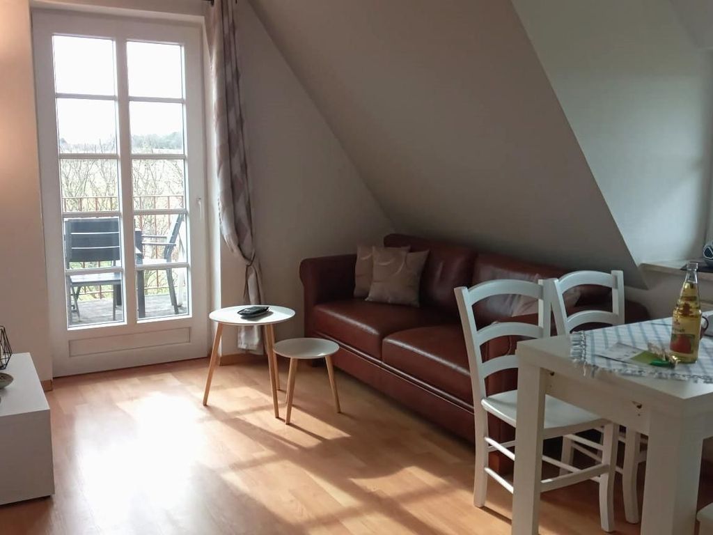 Wohnzimmer mit Essbereich und Küche