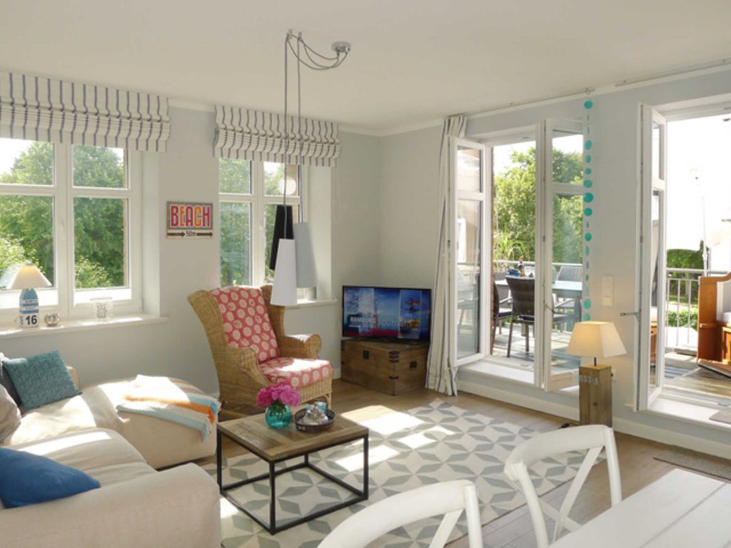 Villa de Meere Whg 8, eine exclusive, gemütliche  Wohnung mit 3 Schlafzimmern, 2 Bäder , Dachterrasse, Aussicht auf den Dorfteich, zentral, ruhig gelegen, Strand 8 min, Sauna