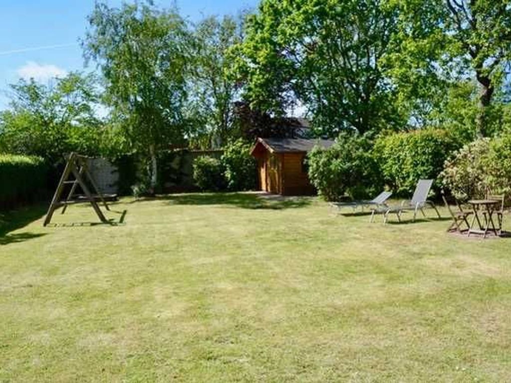 Garten mit Schaukel