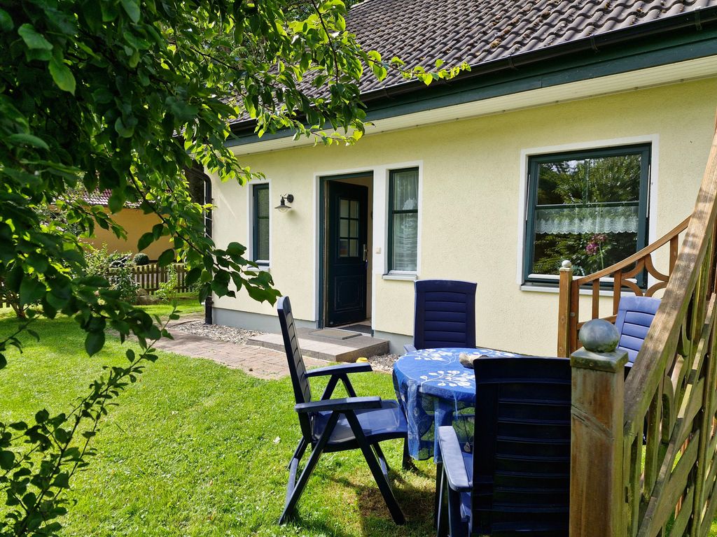 Außenansicht der Ferienwohnung mit Sitzecke