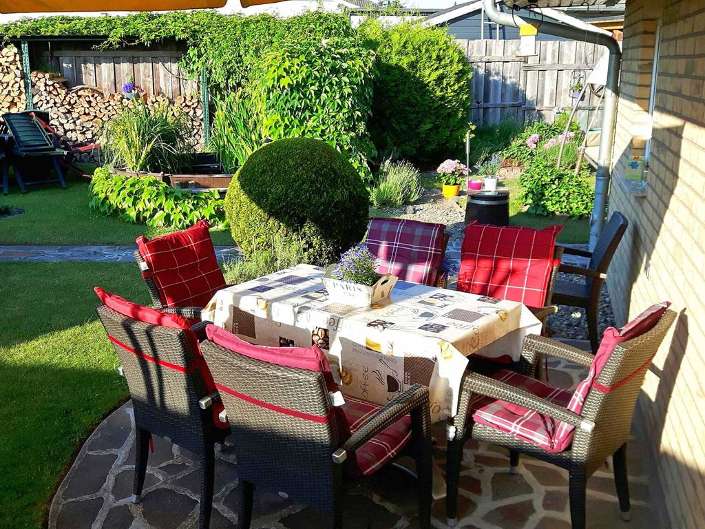Terrasse mit Gartenblick