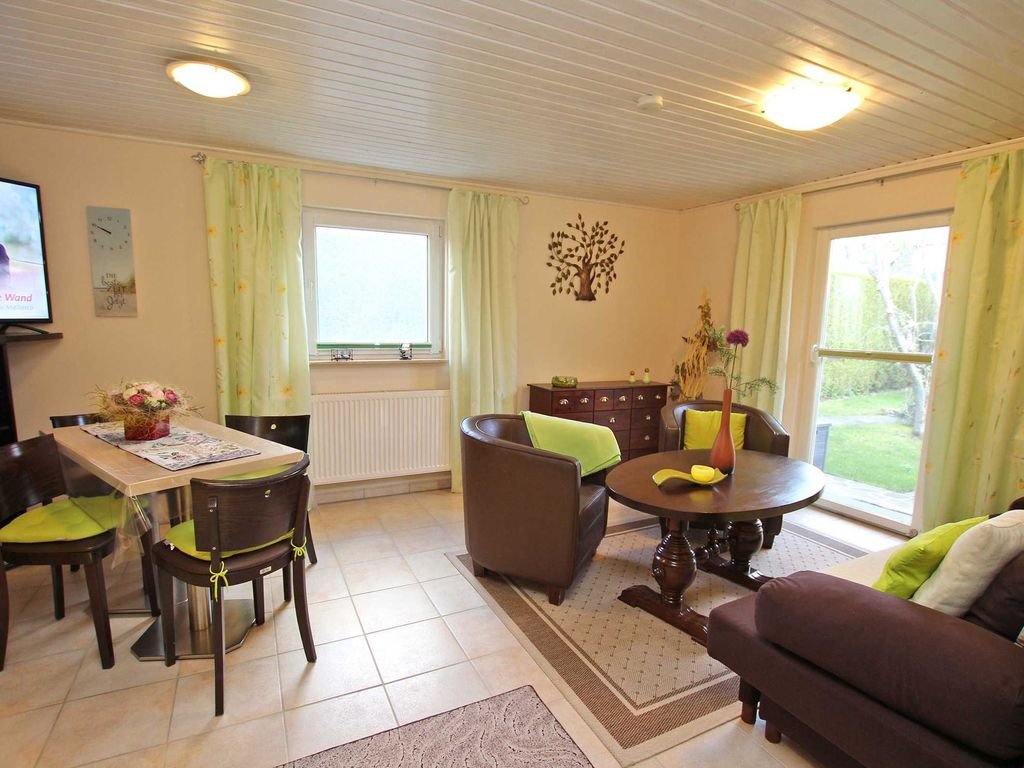 Wohnraum mit Zugang zur Terrasse